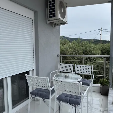 Azoti Apartament